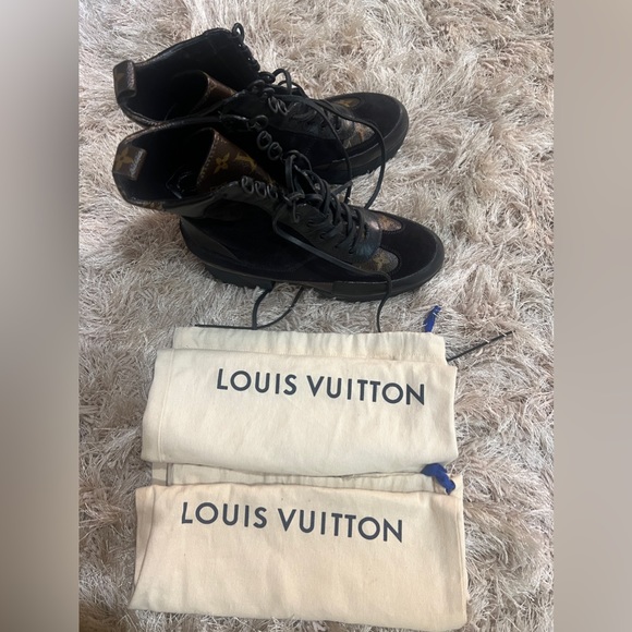 Louis Vuitton
Lauréate lace up boots - Picture 9 of 9